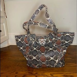 Kelly Wynne Paint the Town in Cactus Scales